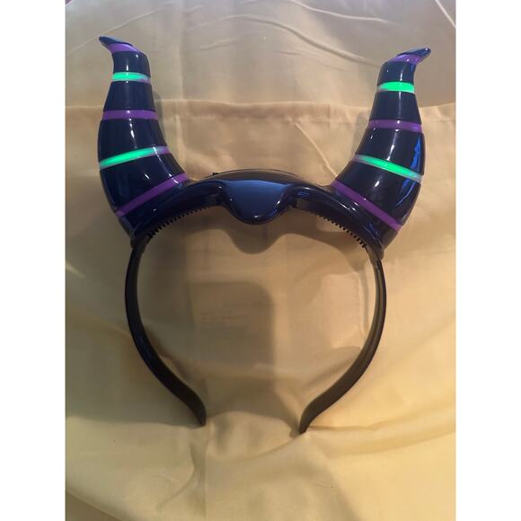 NWT Disney Parks Maleficent Light Up Horn Headband Sleeping Beauty Headband Ears - Picture 3 of 3